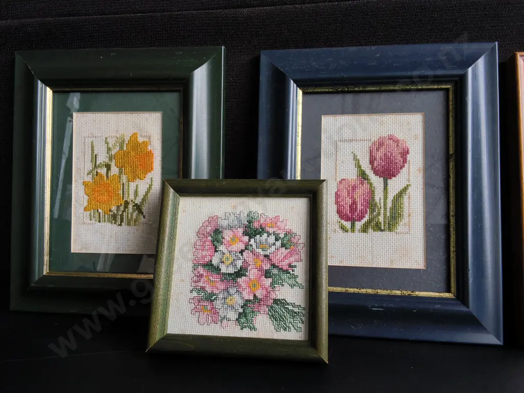 4 FRAMED CROSS STITCH AND NEEDLE POINT ART, TALLEST 27 CM Image 1++