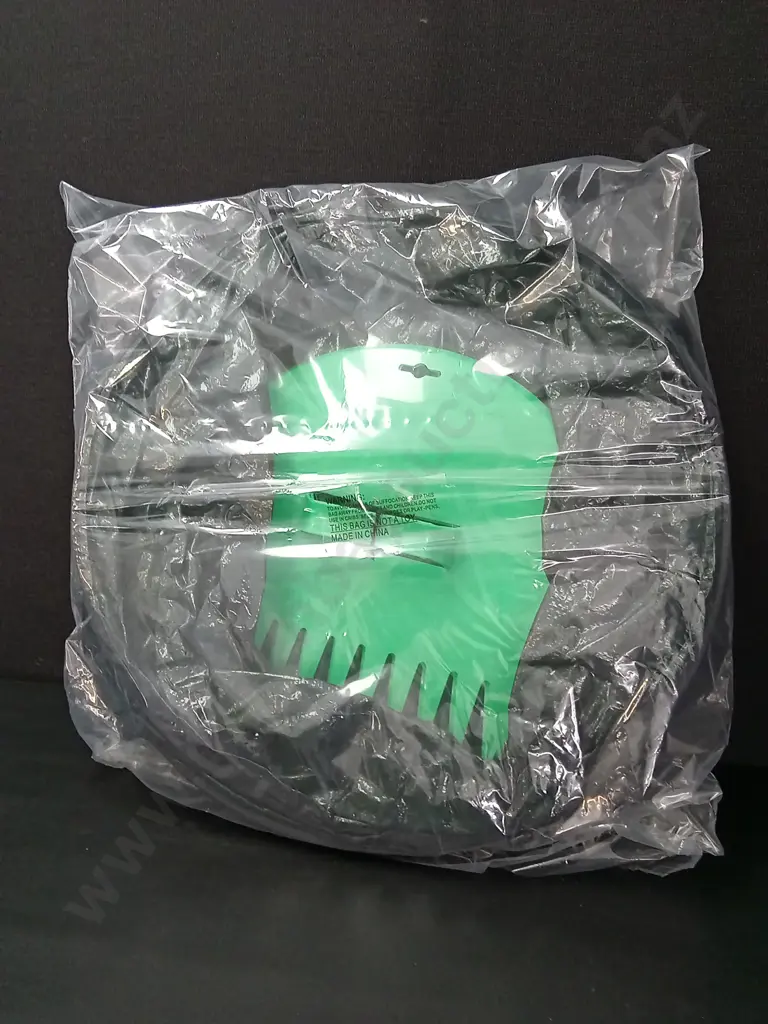 TAKASHO GARDEN BAG WITH LEAF GRABBERS Image 1++