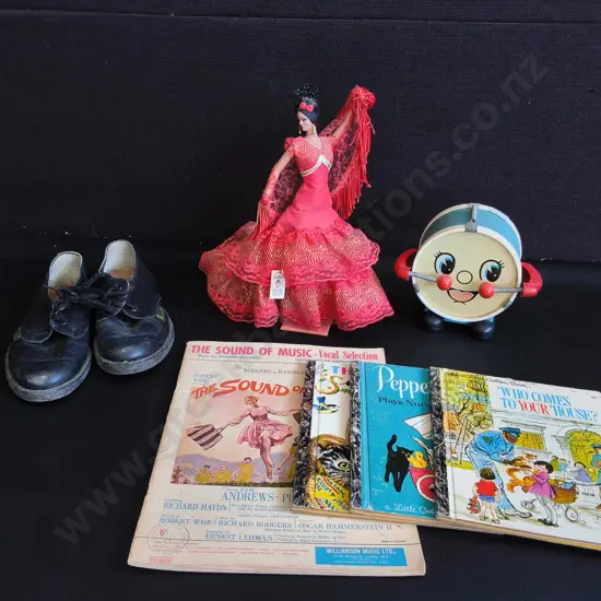 COLLECTION OF VINTAGE ITEMS, CHILDRENS BOOKS, DRUM TOY, DR MARTENS, FLAMENCO DANCER DOLL, TALLEST H 27 CM