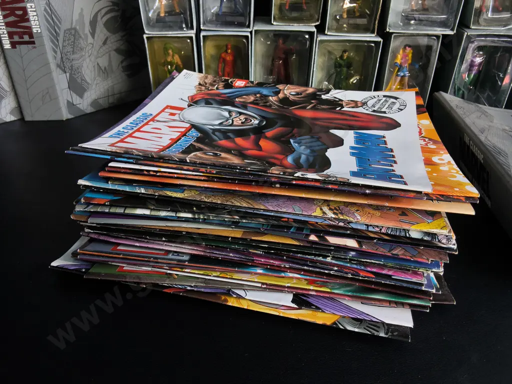 COLLECTION OF THE CLASSIC MARVEL FIGURINE COLLECTION ISSUED BY EAGLEMOSS, BOXED LEAD STATUES AND ACCOMPANYING MAGAZINES Image 1++