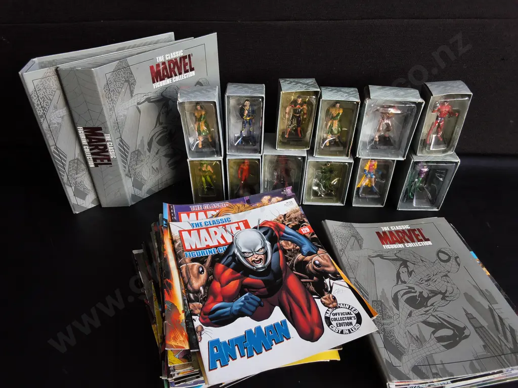 COLLECTION OF THE CLASSIC MARVEL FIGURINE COLLECTION ISSUED BY EAGLEMOSS, BOXED LEAD STATUES AND ACCOMPANYING MAGAZINES Image 1++