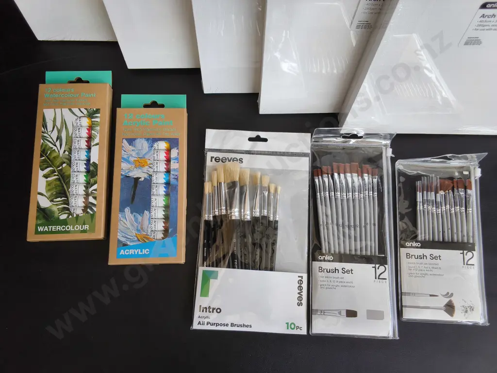 10 BRAND NEW PAINTING ITEMS, INCLUDING CANVASES, PAINTS AND BRUSHES Image 1++