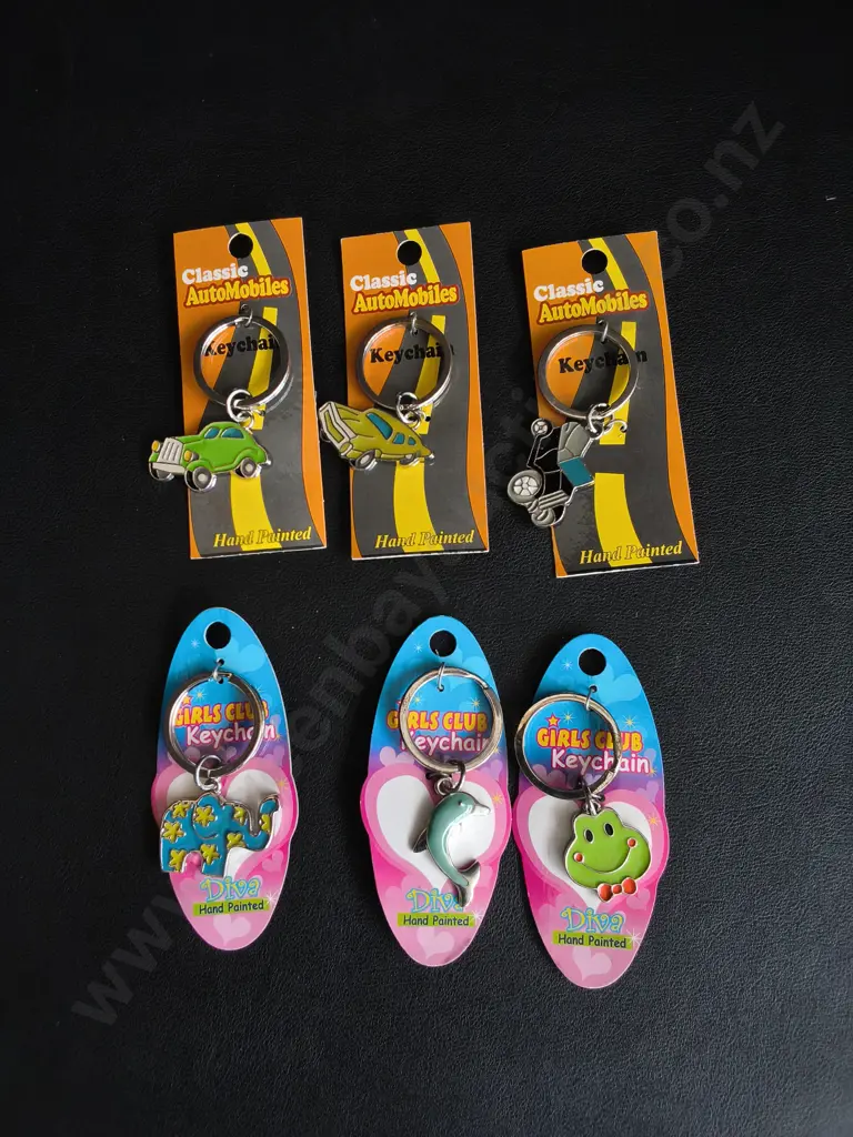 BOX OF BRAND NEW KEYCHAINS Image 1++