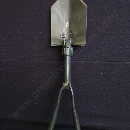 VINTAGE TRI-FOLD MILITARY STYLE ENTRENCHING TOOL, MADE IN TAIWAN, W 60 CM