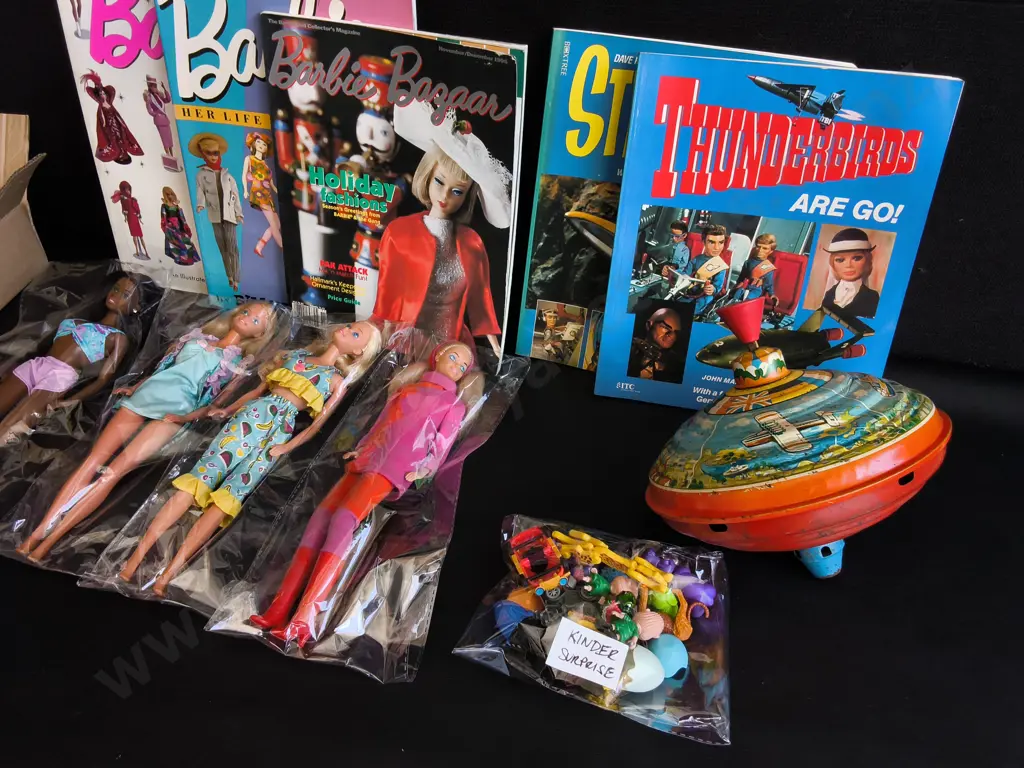 COLLECTION OF VINTAGE TOYS AND BOOKS, INCLUDING BARBIES AND KINDER SURPRISE TOYS Image 1++