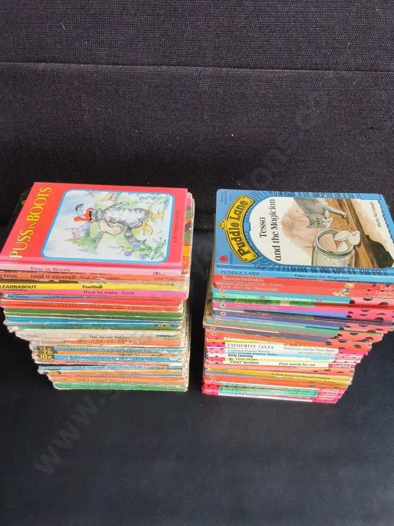 COLLECTION OF VINTAGE LADYBIRD CHILDREN'S BOOKS Image 1++