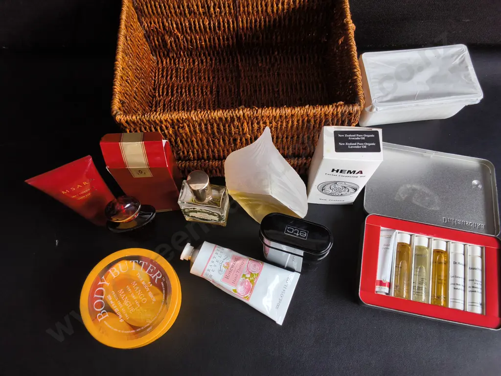 BASKET OF BEAUTY PRODUCTS Image 1++