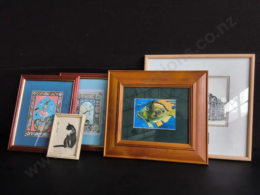 5 FRAMED ARTWORKS AND PRINTS, TALLEST H 35 CM X W 36 CM Image 1++
