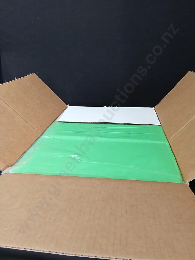 BOX OF COSMIC COLOR-FLO GREEN TISSUE PAPER 20" X 30" Image 1++