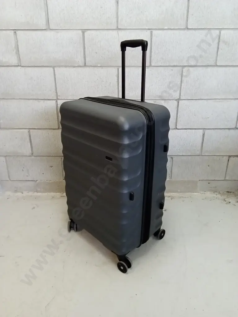 ANTLER SUITCASE WITH LOCK AND KATHMANDU PACKING CUBES, H 78CM W X 50CM X D 32CM Image 1++