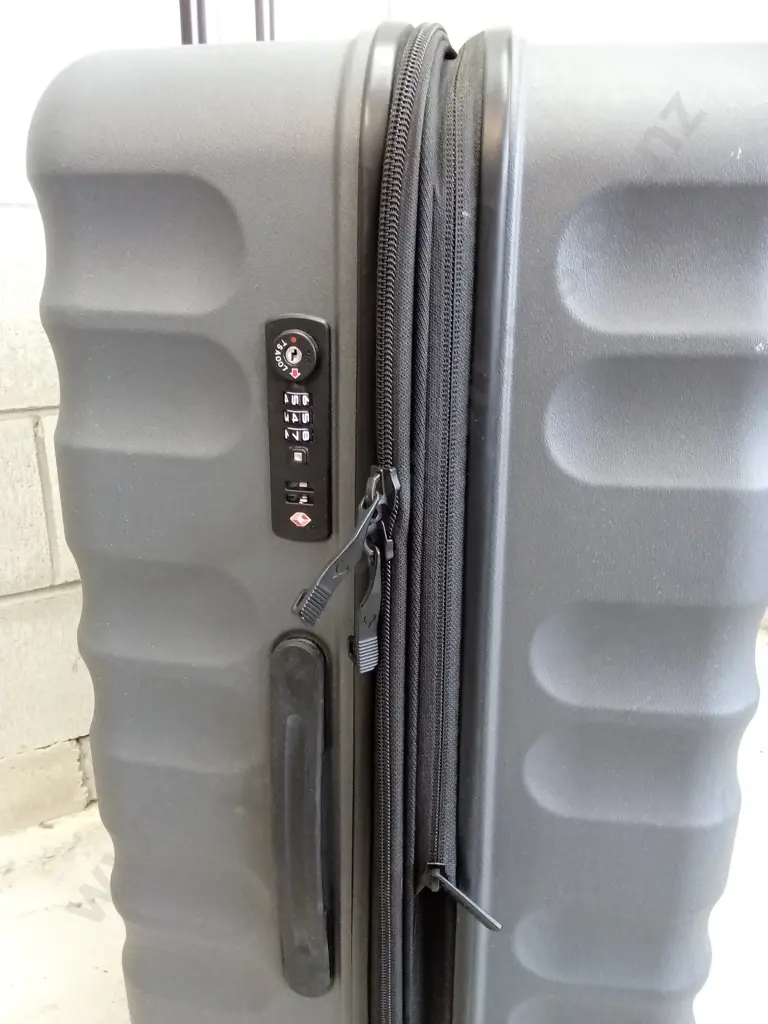 ANTLER SUITCASE WITH LOCK AND KATHMANDU PACKING CUBES, H 78CM W X 50CM X D 32CM Image 1++