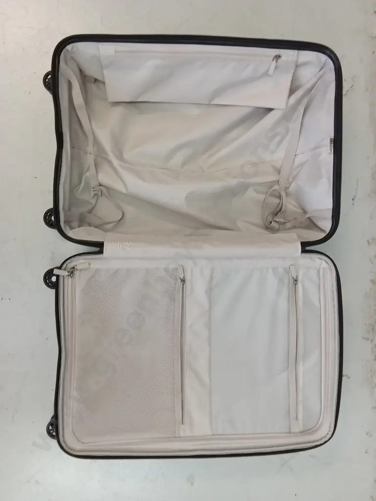 ANTLER SUITCASE WITH LOCK AND KATHMANDU PACKING CUBES, H 78CM W X 50CM X D 32CM Image 1++