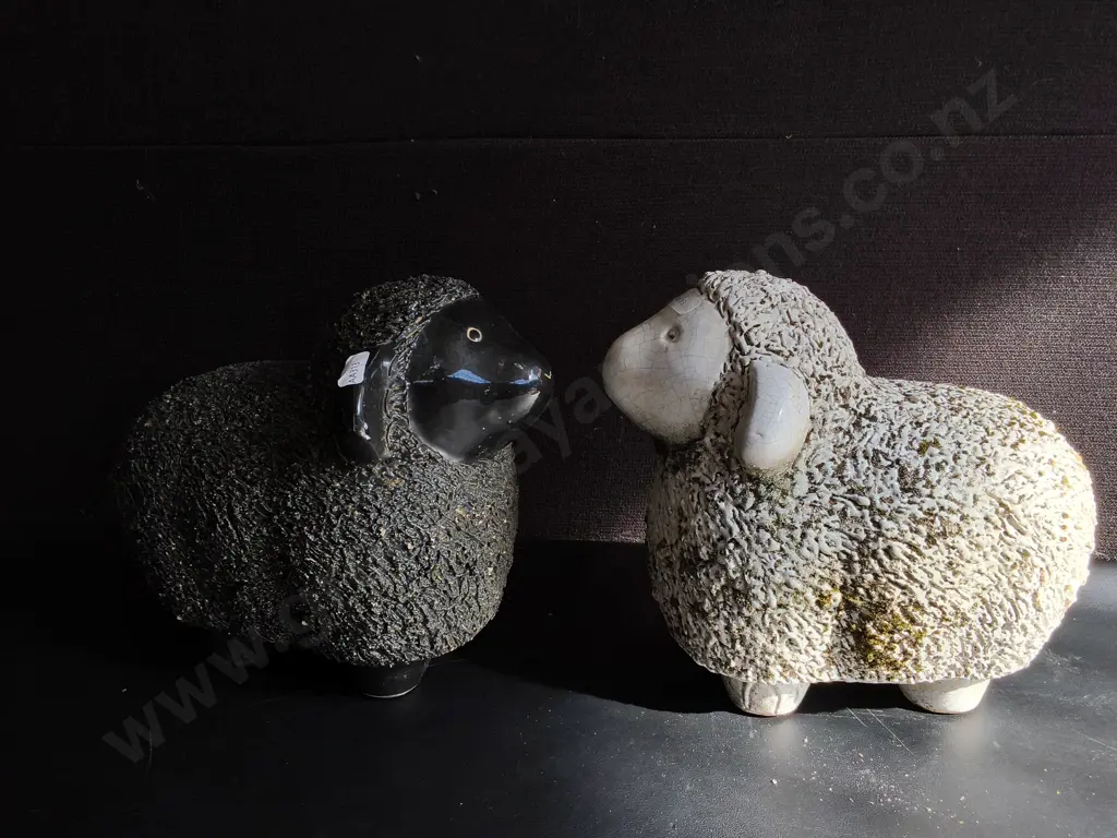 PAIR OF DECORATIVE CERAMIC SHEEP, H 25 CM Image 1++