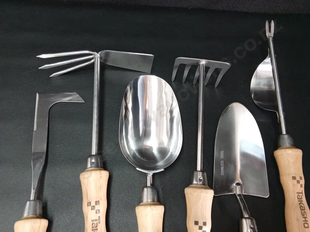 6 PIECES BRAND NEW TAKASHO GARDENING HAND TOOLS, SCYTHE, TROWEL, RAKE, SCOOP, HOE/FORK AND WEEDER Image 1++