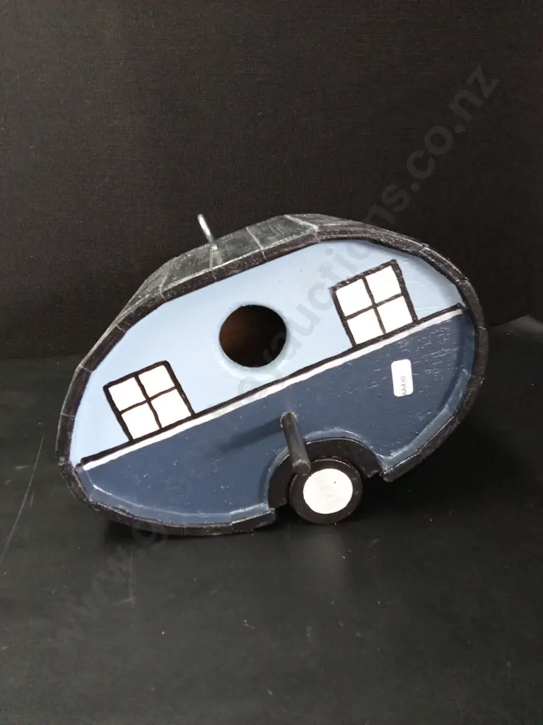 2 CARAVAN SHAPED BIRD HOUSES TALLEST H19CM Image 1++