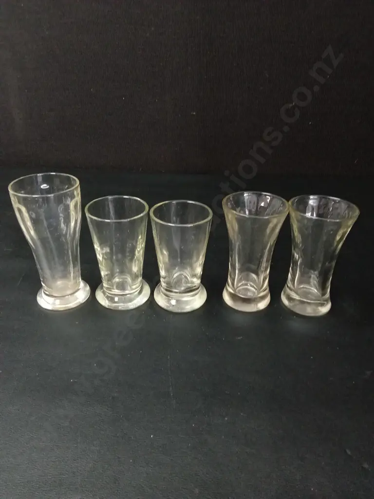 MIX OF KITCHEN ITEMS, 2 POTS, 5 GLASSES TALLEST H11CM AND 8 WHITE POSTS D20CM Image 1++