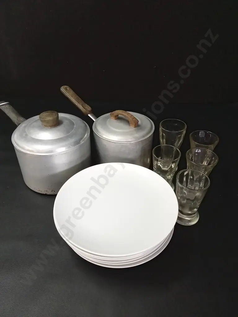 MIX OF KITCHEN ITEMS, 2 POTS, 5 GLASSES TALLEST H11CM AND 8 WHITE POSTS D20CM Image 1++