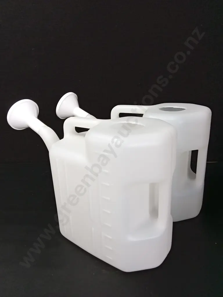 2 PLASTIC TAKASHO 9L WATERING CANS Image 1++