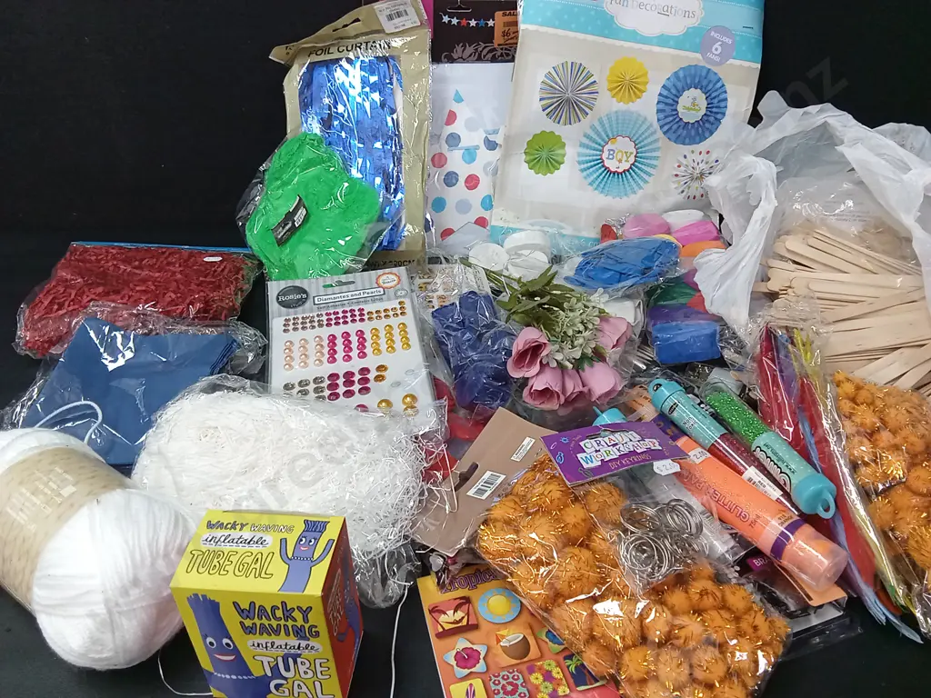 BOX OF CRAFT / PARTY SUPPLIES Image 1++