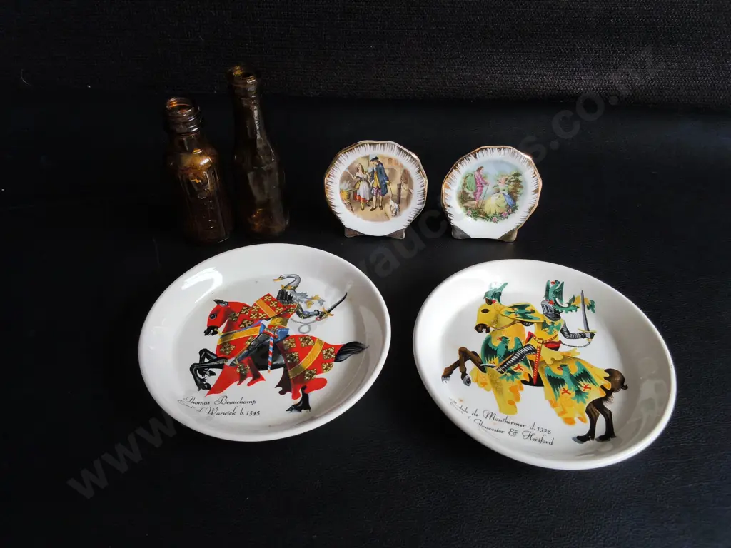 VINTAGE ENGLISH HERALDIC KNIGHT TRINKET DISHES, MINIATURE GLASS BOTTLES, AND MINIATURE PORCELAIN PLATES, WIDEST DIA 12C Image 1++