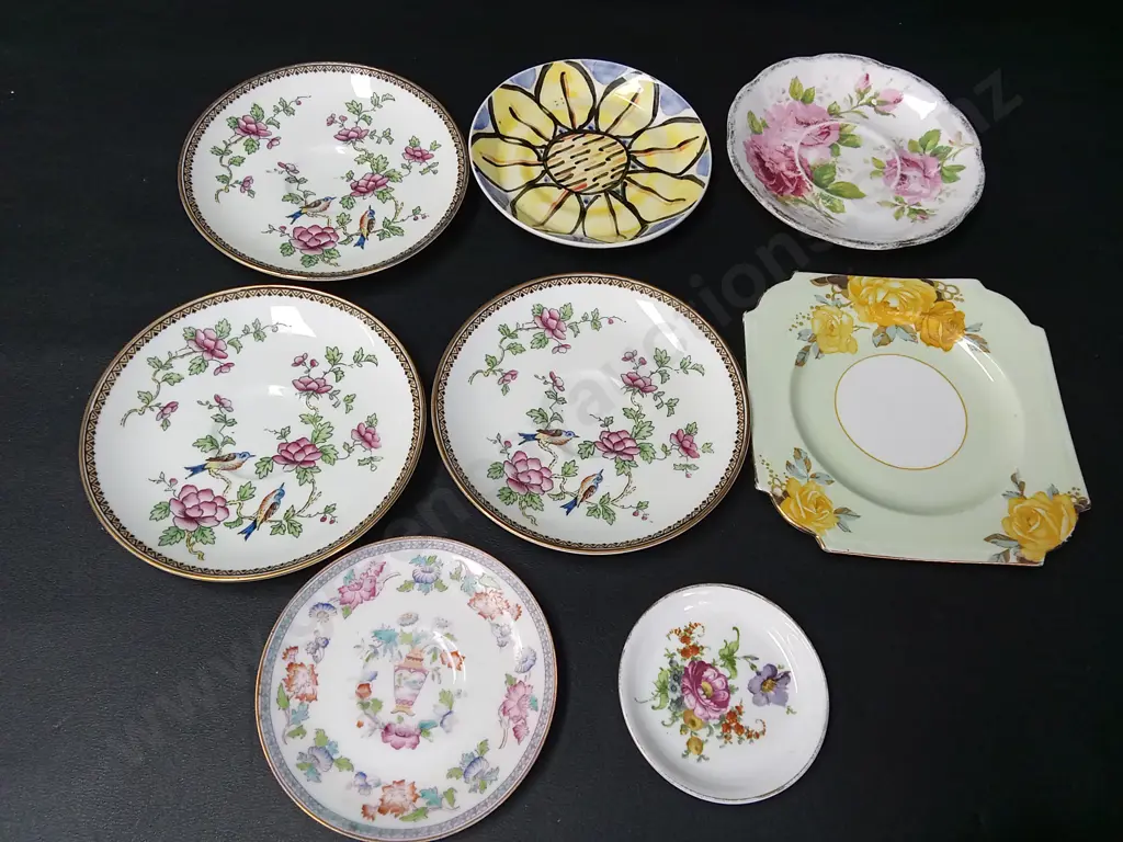 8 VINTAGE SAUCERS INCLUDING ROYAL ALBERT, ROYAL DOULTON, AYNSLEY AND MORE Image 1++