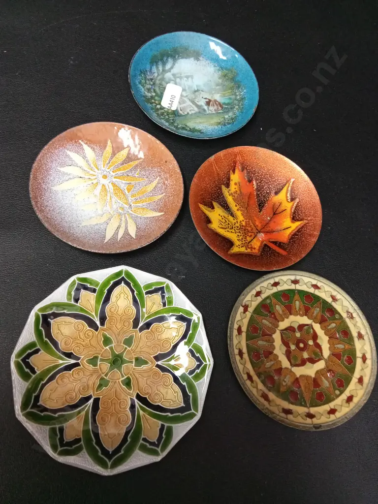 5 ENAMEL DISHES LARGEST D11.5CM Image 1++