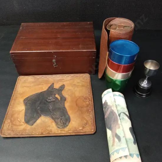 MIX OF VINTAGE ITEMS INCLUDING WALLPAPER BORDER OF DANCING BEARS