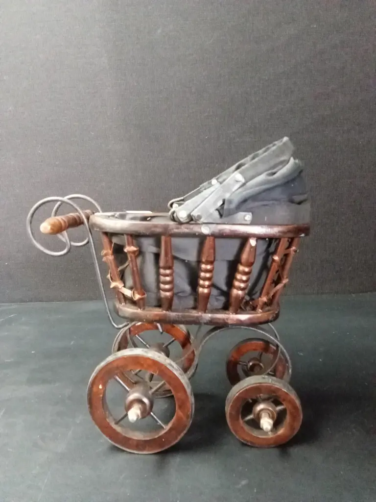 VINTAGE DOLL PRAM H30CM Image 1++