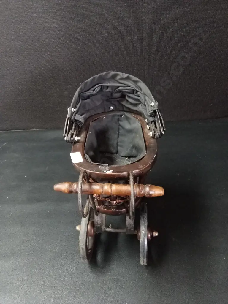 VINTAGE DOLL PRAM H30CM Image 1++