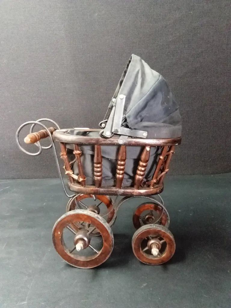 VINTAGE DOLL PRAM H30CM Image 1++