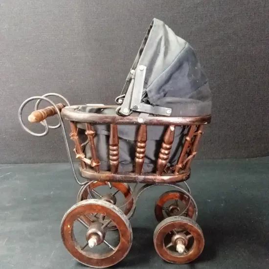 VINTAGE DOLL PRAM H30CM