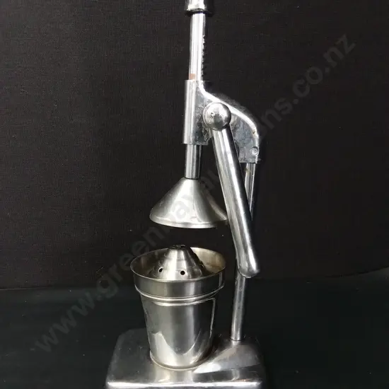 VINTAGE MANUAL LEVER ARM CITRUS JUICER