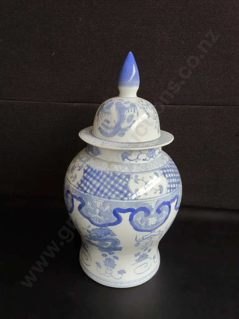 VINTAGE BLUE AND WHITE PORCELAIN CHINESE LIDDED GINGER JAR, H 43 CM Image 1++