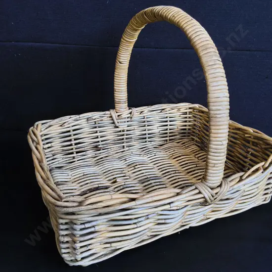 WICKER GATHERING BASKET H 40 CM