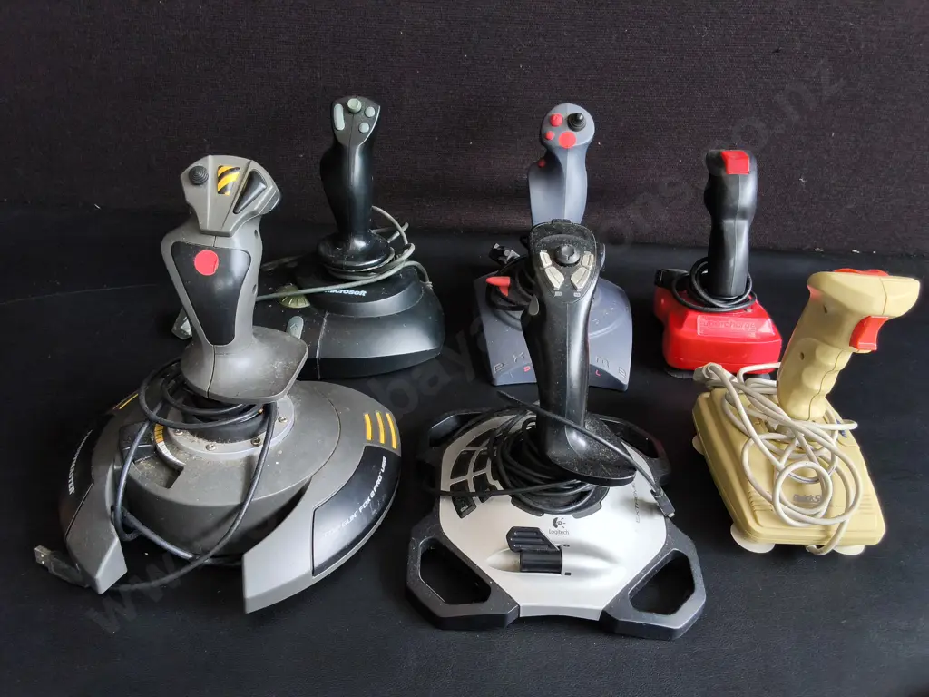 COLLECTION OF VINTAGE FLIGHT SIMULATOR JOYSTICKS Image 1++