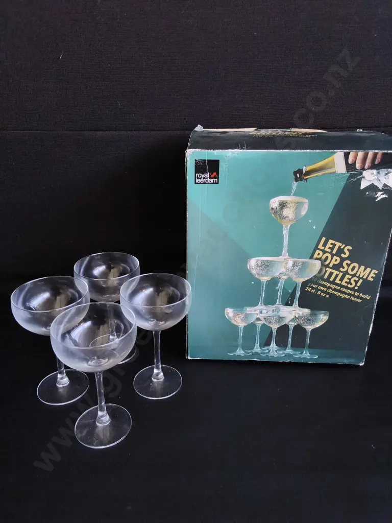 BOX OF 10 CHAMPAGNE COUPES Image 1++