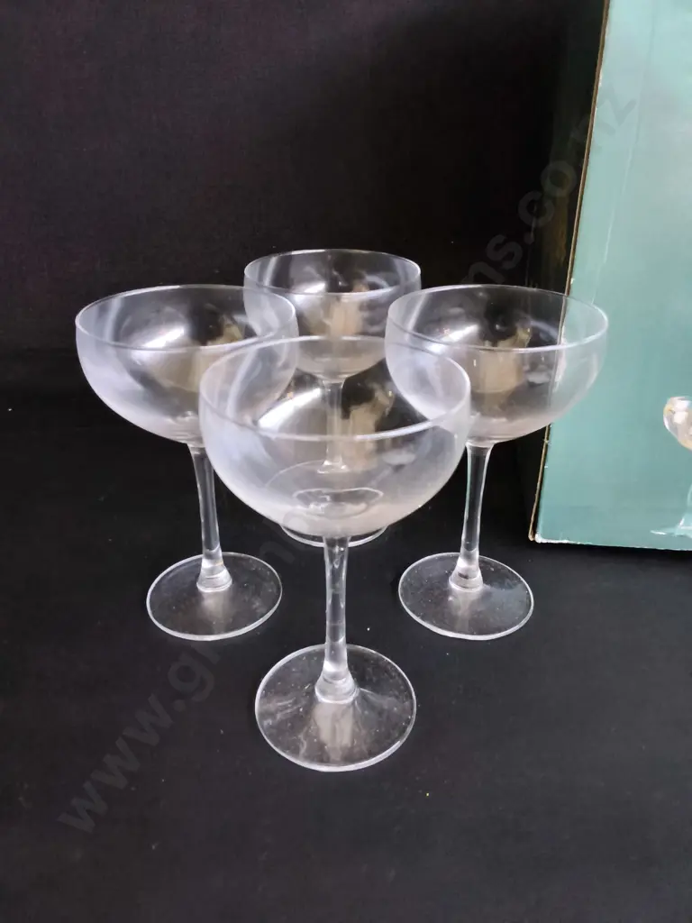 BOX OF 10 CHAMPAGNE COUPES Image 1++