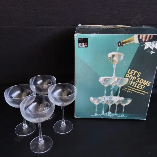 BOX OF 10 CHAMPAGNE COUPES