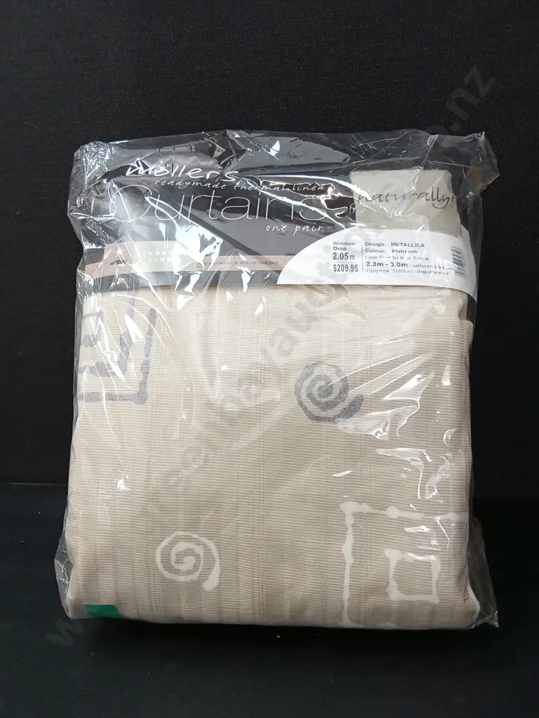 BRAND NEW MOLLERS READYMADE THERMAL LINED CURTAINS WINDOW DROP 2.05M Image 1++