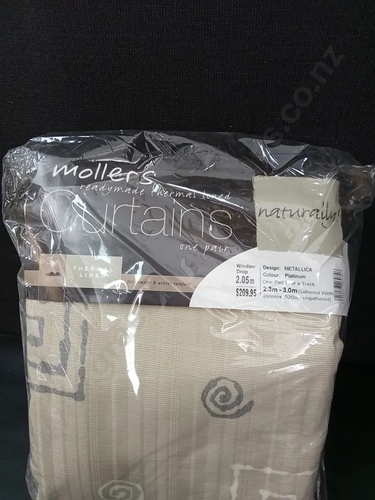BRAND NEW MOLLERS READYMADE THERMAL LINED CURTAINS WINDOW DROP 2.05M Image 1++