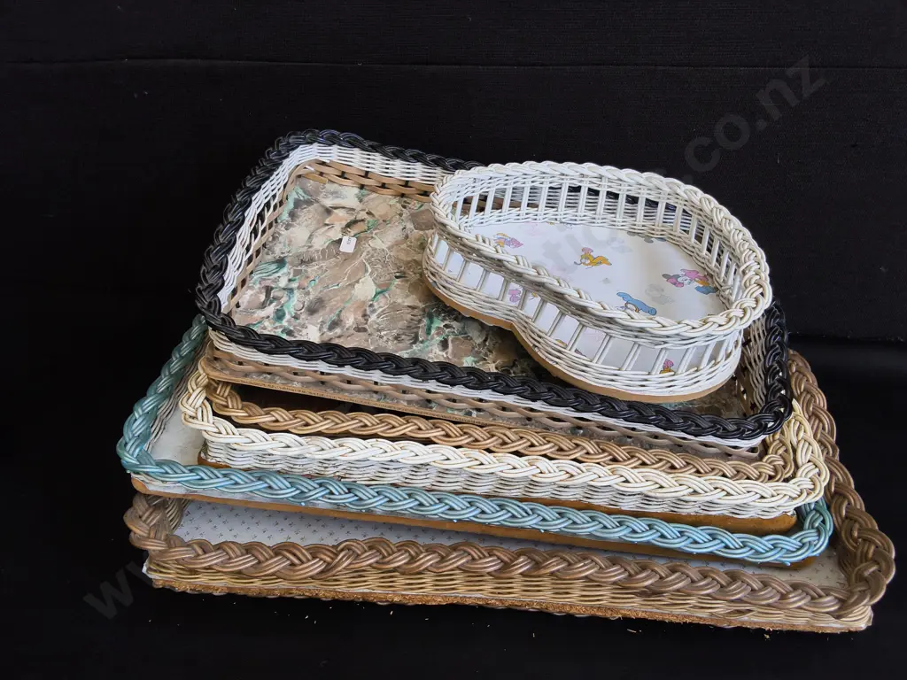 MIX OF RATTAN SERVING TRAYS, WIDEST W 57 CM Image 1++