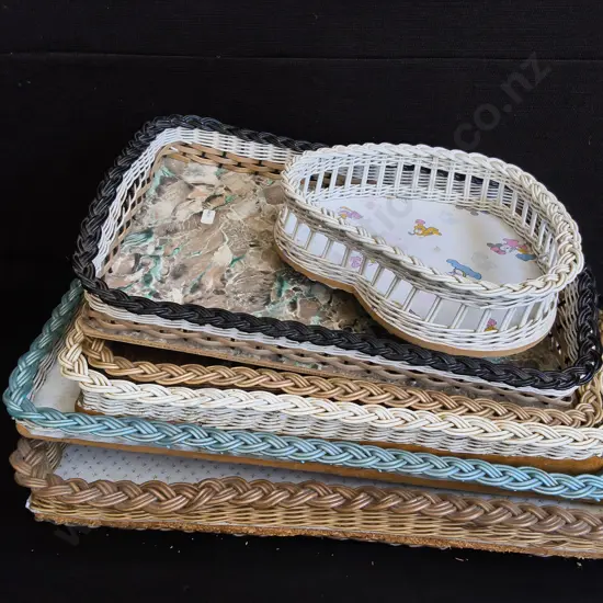 MIX OF RATTAN SERVING TRAYS, WIDEST W 57 CM
