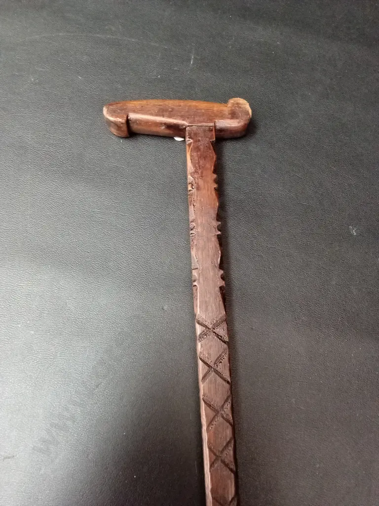 CARVED WALKING STICK L84CM Image 1++