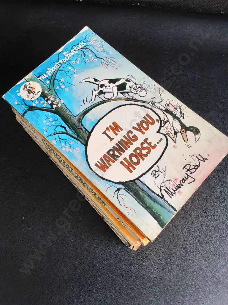 6 VINTAGE CARTOON BOOKS Image 1++