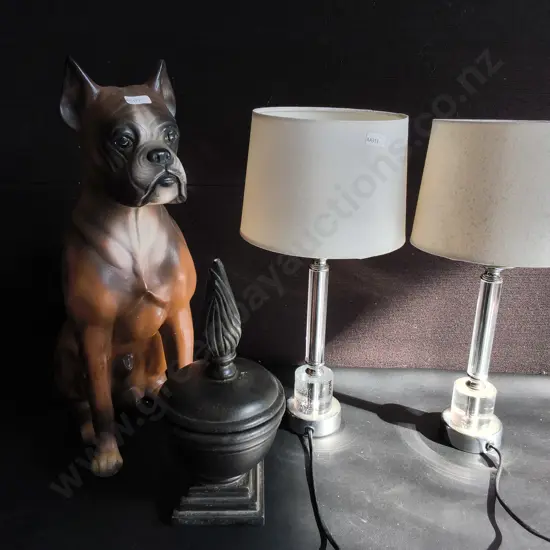 HOME DECOR, INCLUDING PAIR OF TABLE LAMPS, DECORATIVE BOXER SCULPTURE, AND WOODEN TRINKET DISH, TALLEST H 48 CM