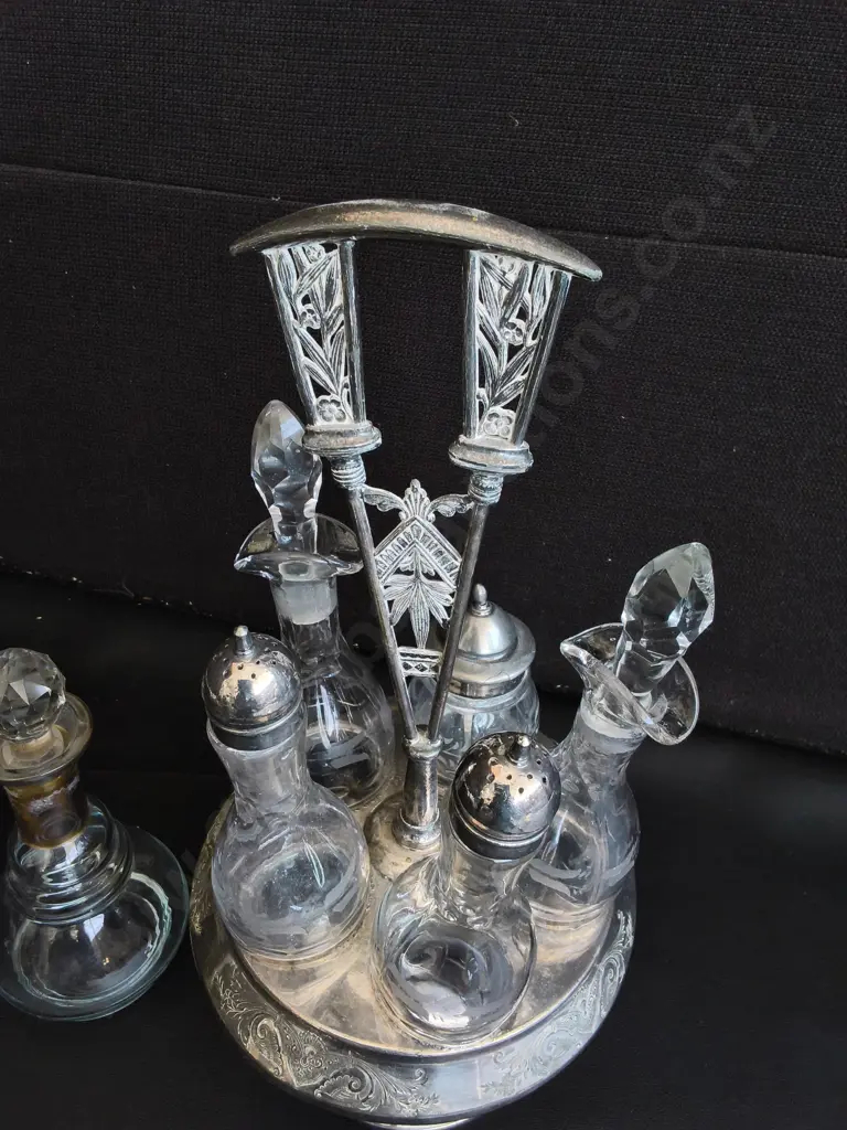 VINTAGE SILVER PLATED 5 BOTTLW CRUET CASTOR SET AND GLASS DECANTER, TALLEST H 38 CM Image 1++