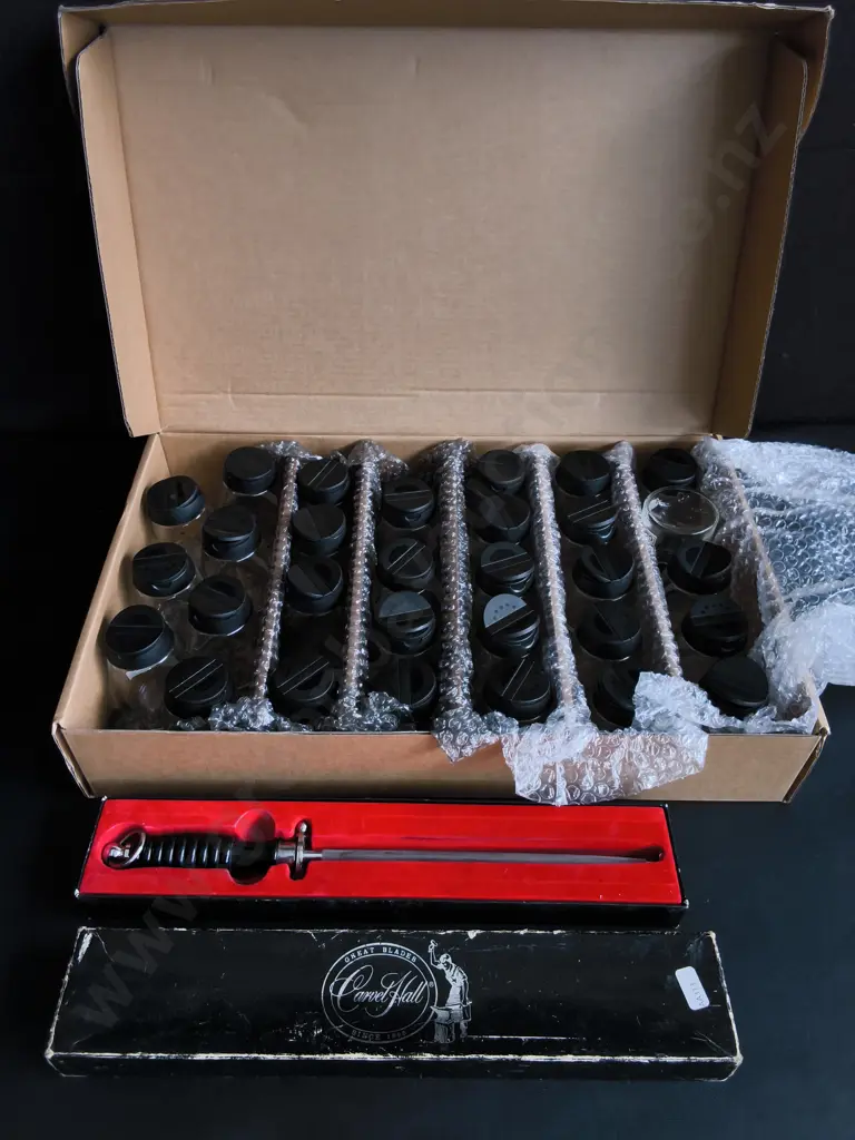 SET OF SPICE JARS AND KNIFE SHARPENING TOOL Image 1++