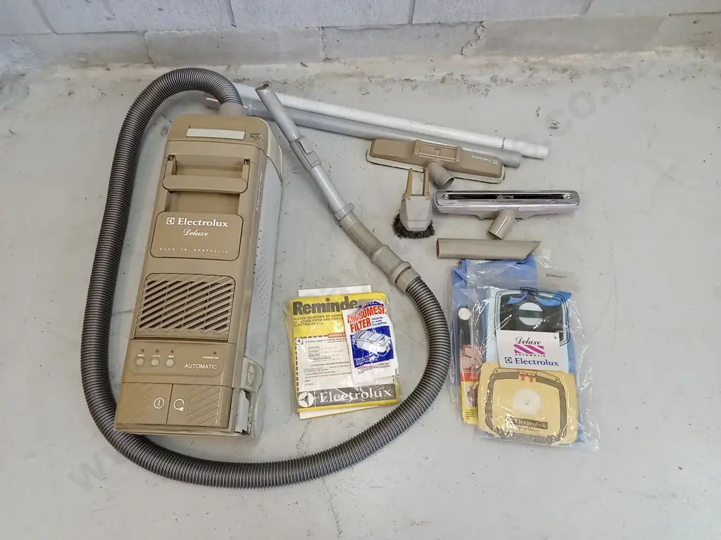 VINTAGE ELECTROLUX D740 DELUXE VACUUM CLEANER (WORKING), INCLUDING POWER NOZZLE Image 1++