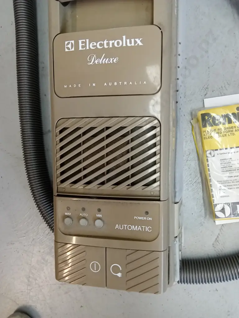 VINTAGE ELECTROLUX D740 DELUXE VACUUM CLEANER (WORKING), INCLUDING POWER NOZZLE Image 1++