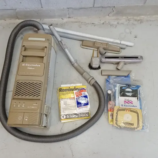 VINTAGE ELECTROLUX D740 DELUXE VACUUM CLEANER (WORKING), INCLUDING POWER NOZZLE